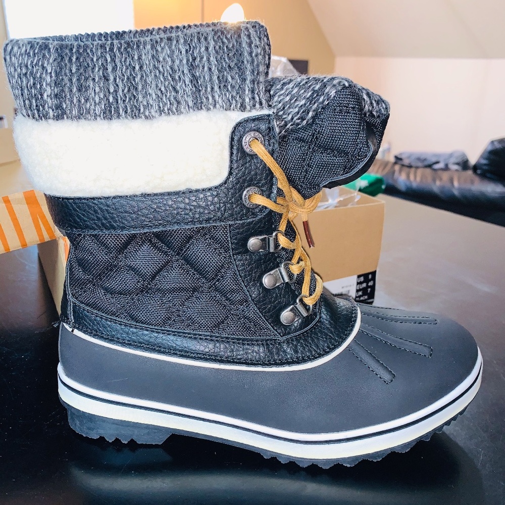 Women's Waterproof Winter Snow Boots (NEVER WORN)